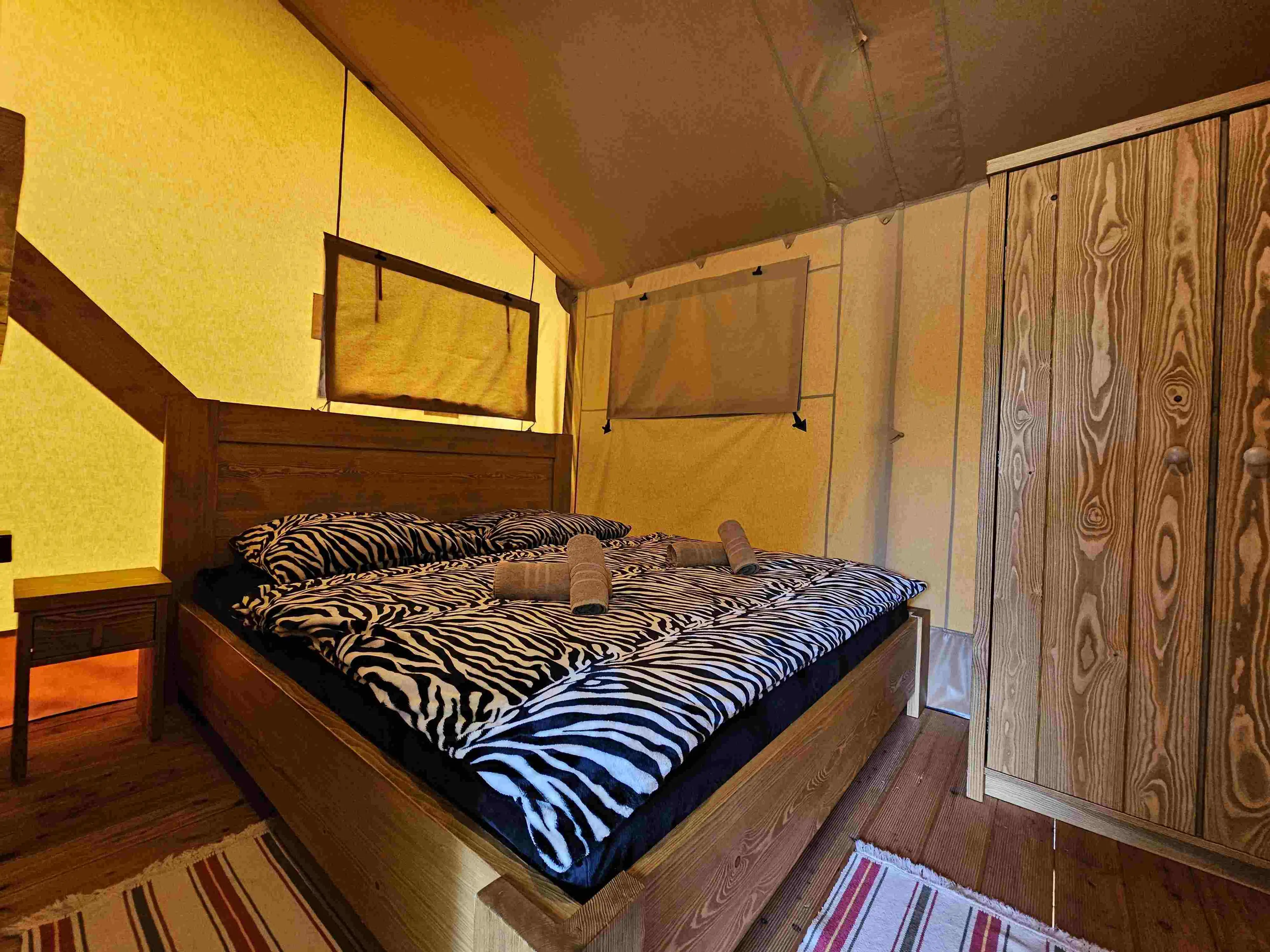 SAFARI PARK carousel-image-18