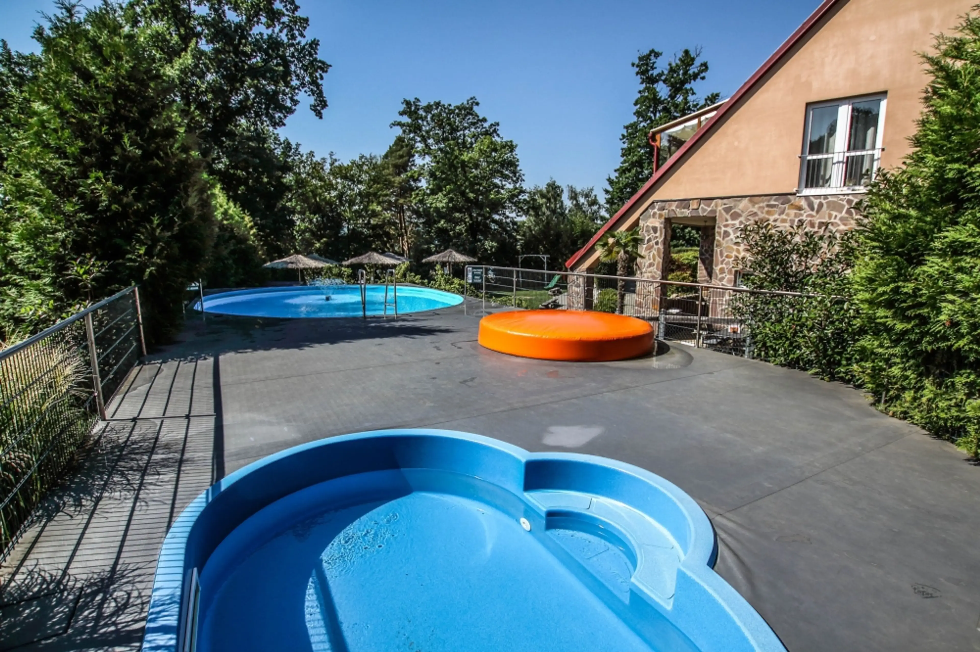 Resort M - Vranovská přehrada carousel-image-9