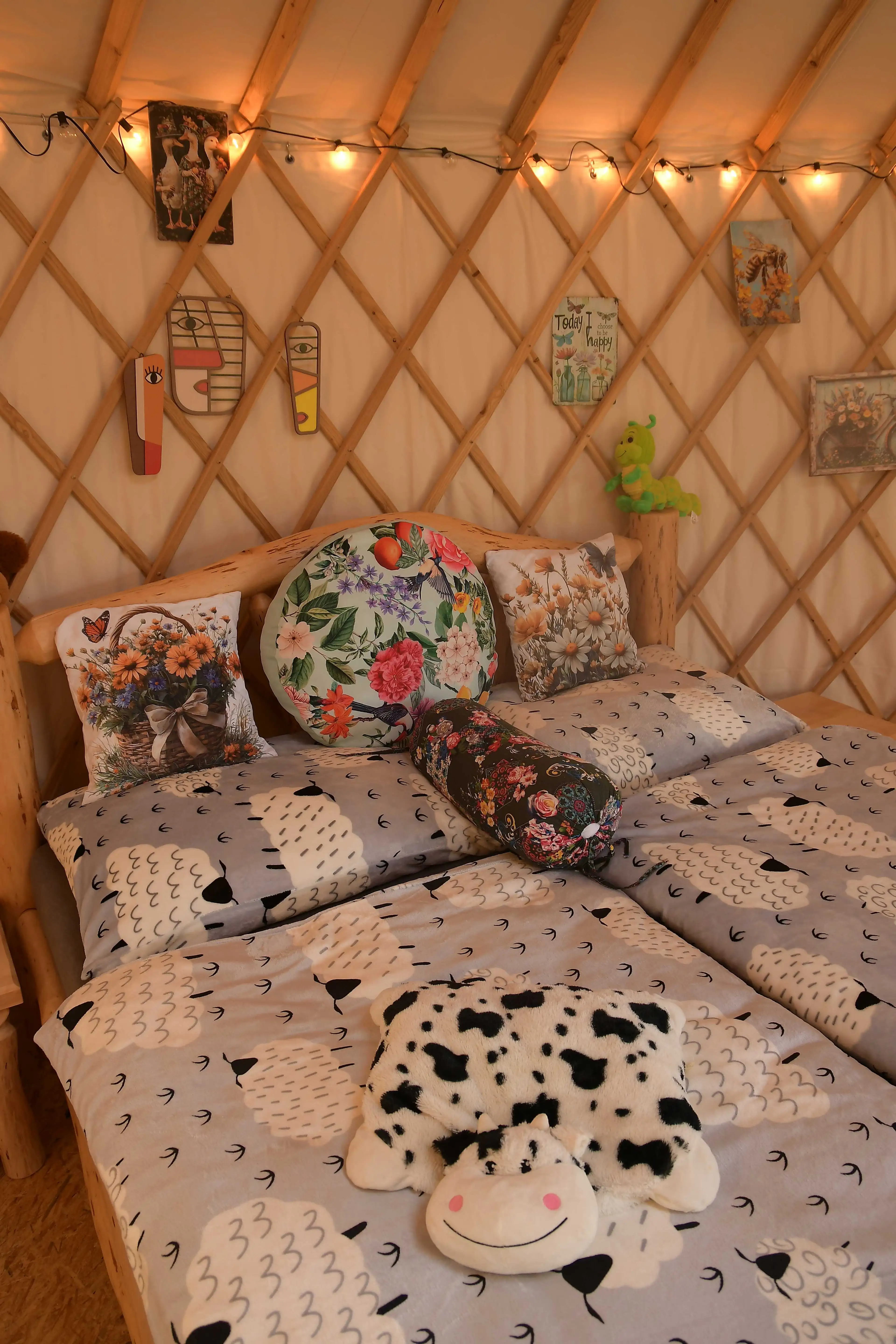 Petrův statek - jurta carousel-image-9