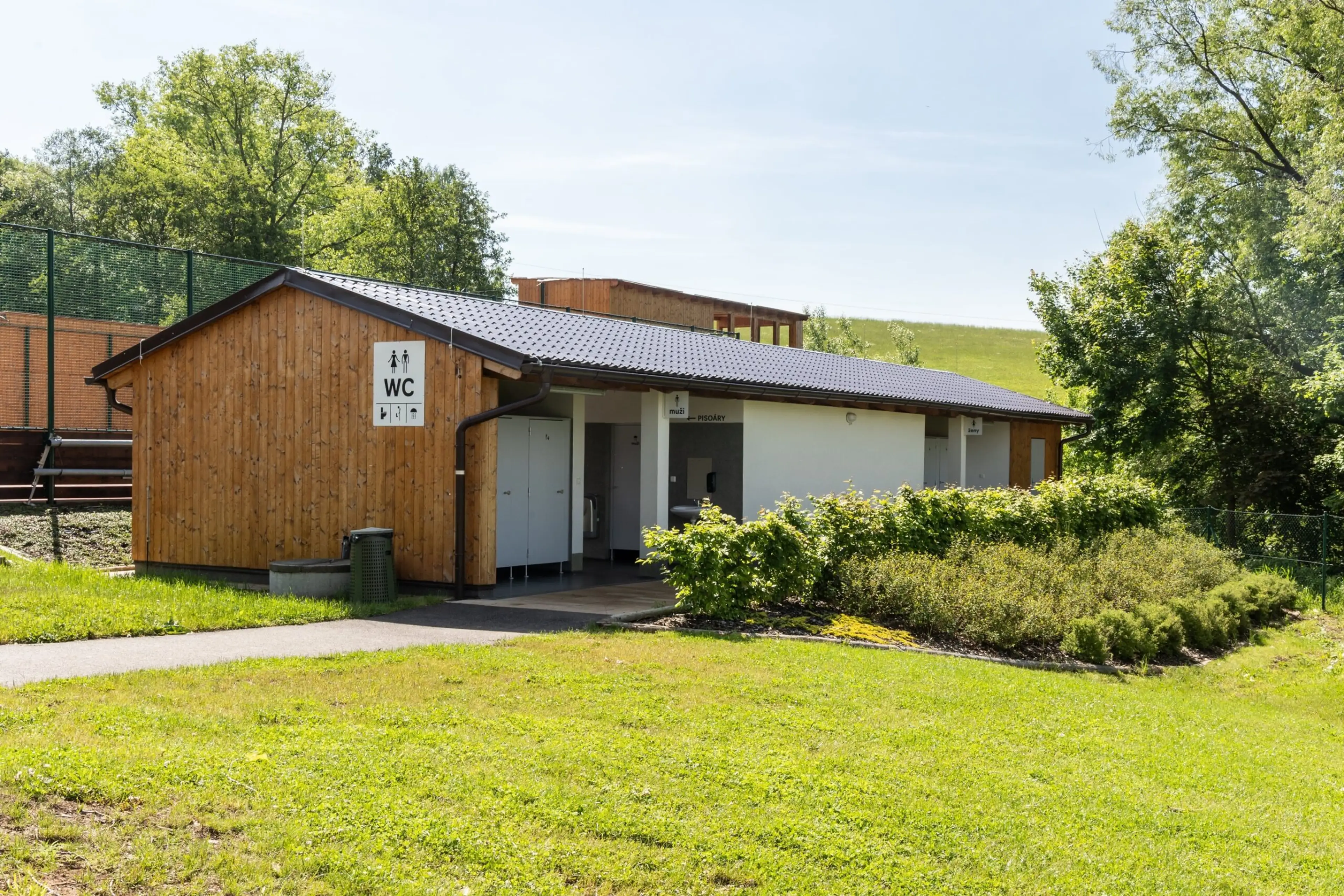 Kemp a rekreační areál KOUPÁLO Janovičky carousel-image-7