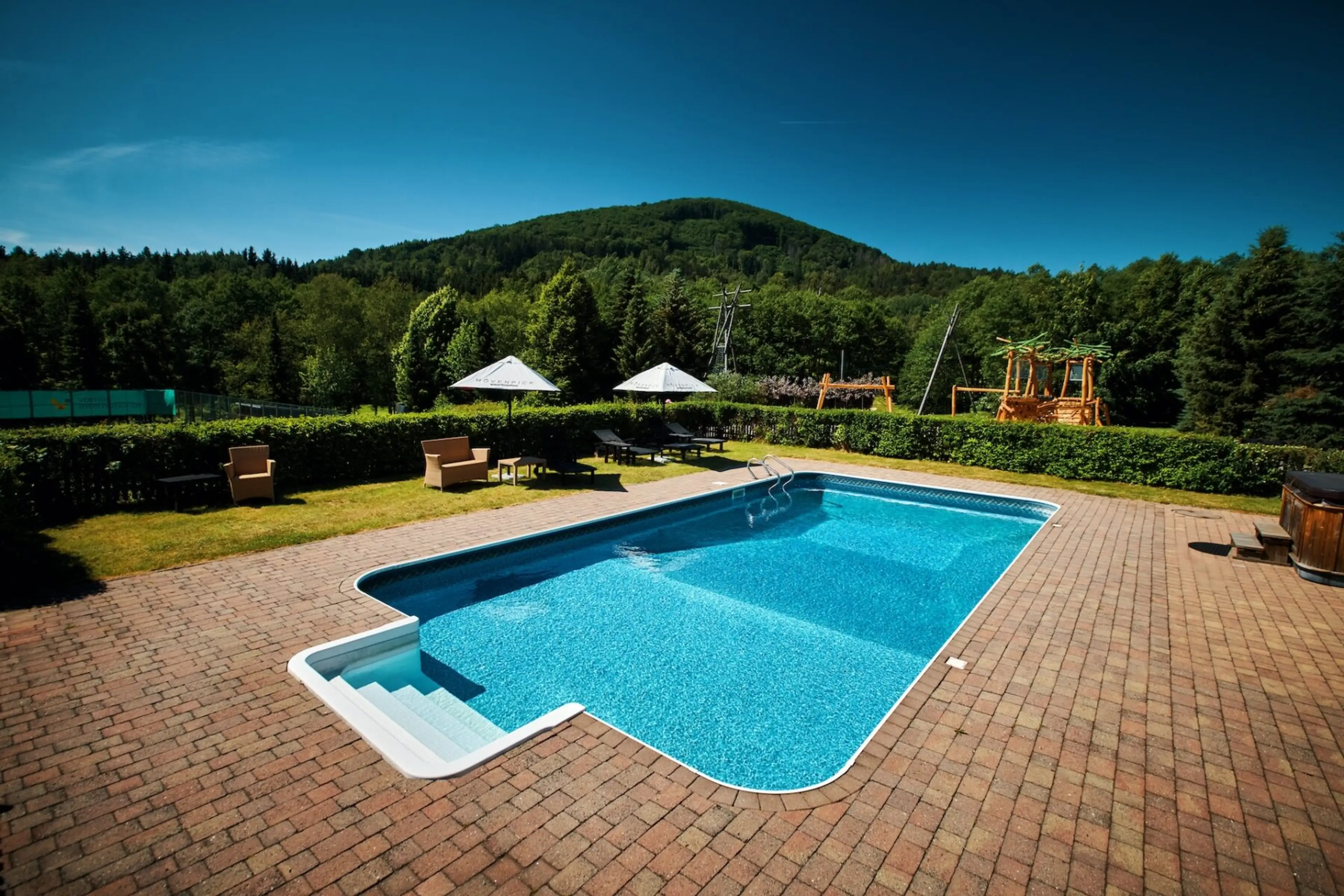 Resort Malevil carousel-image-2