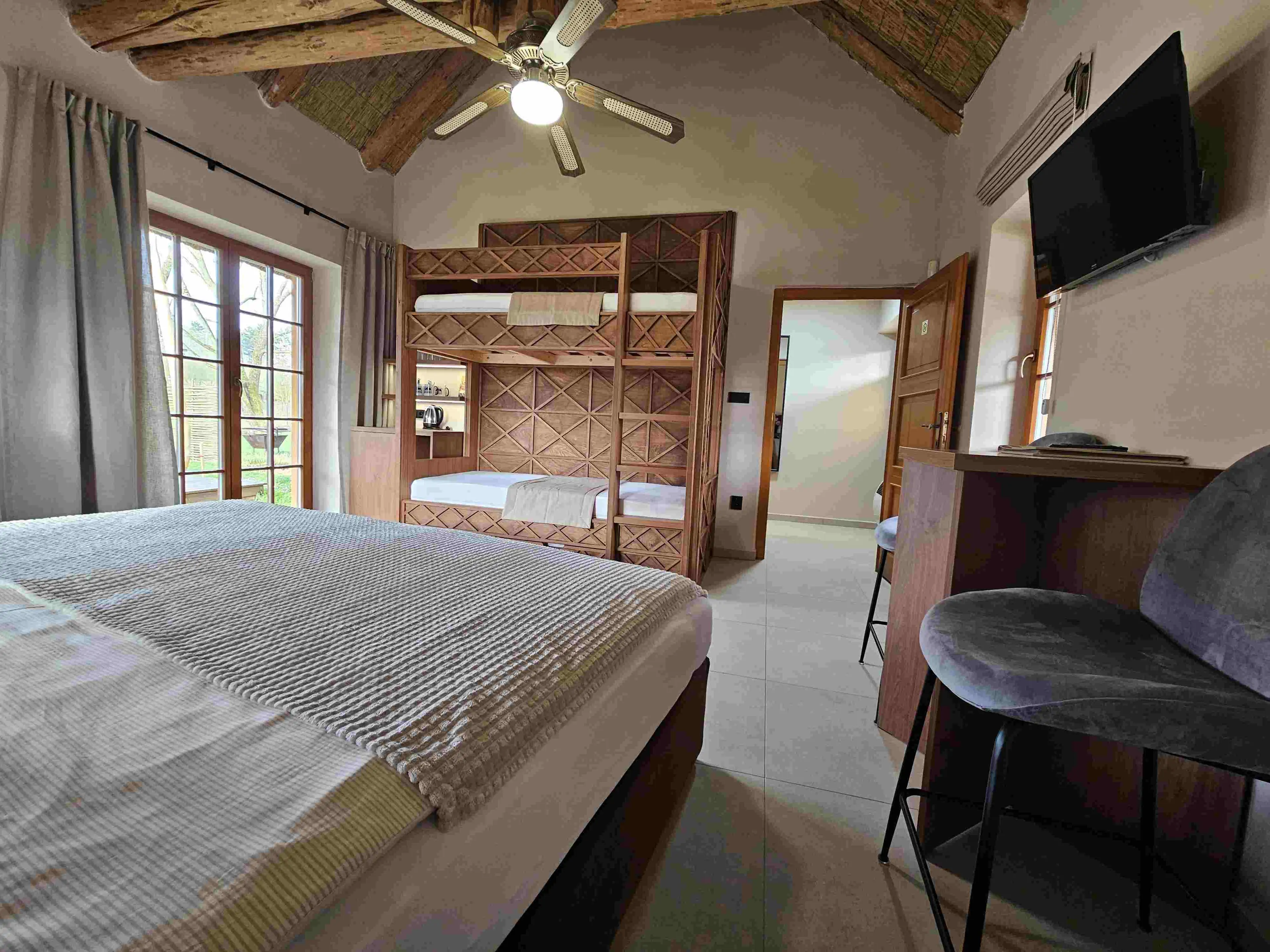 SAFARI PARK carousel-image-11