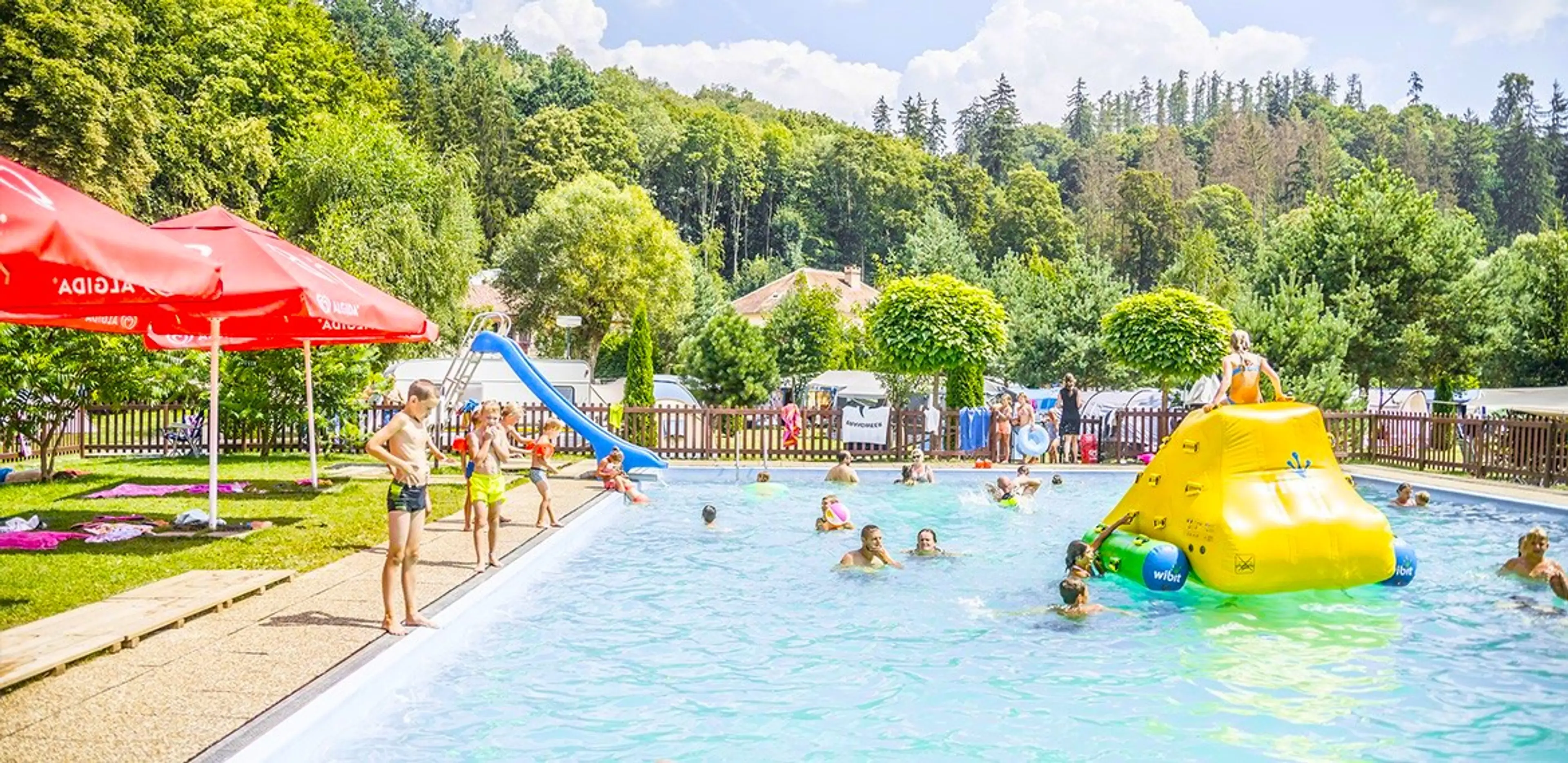 Rodinný kemp Letní den carousel-image-1