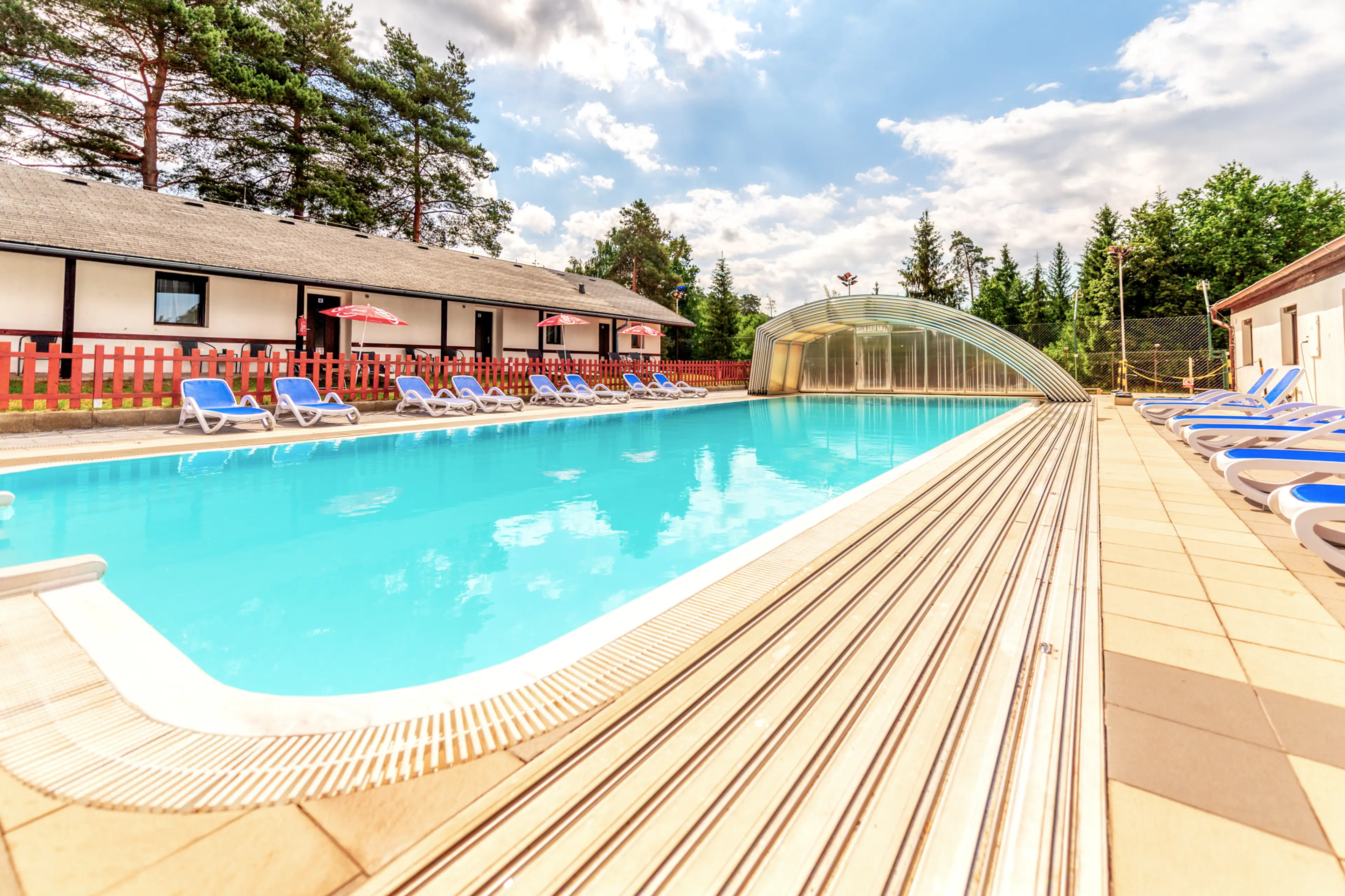"RÁJ" sportovní a rekreační resort Srbsko/Branžež carousel-image-1