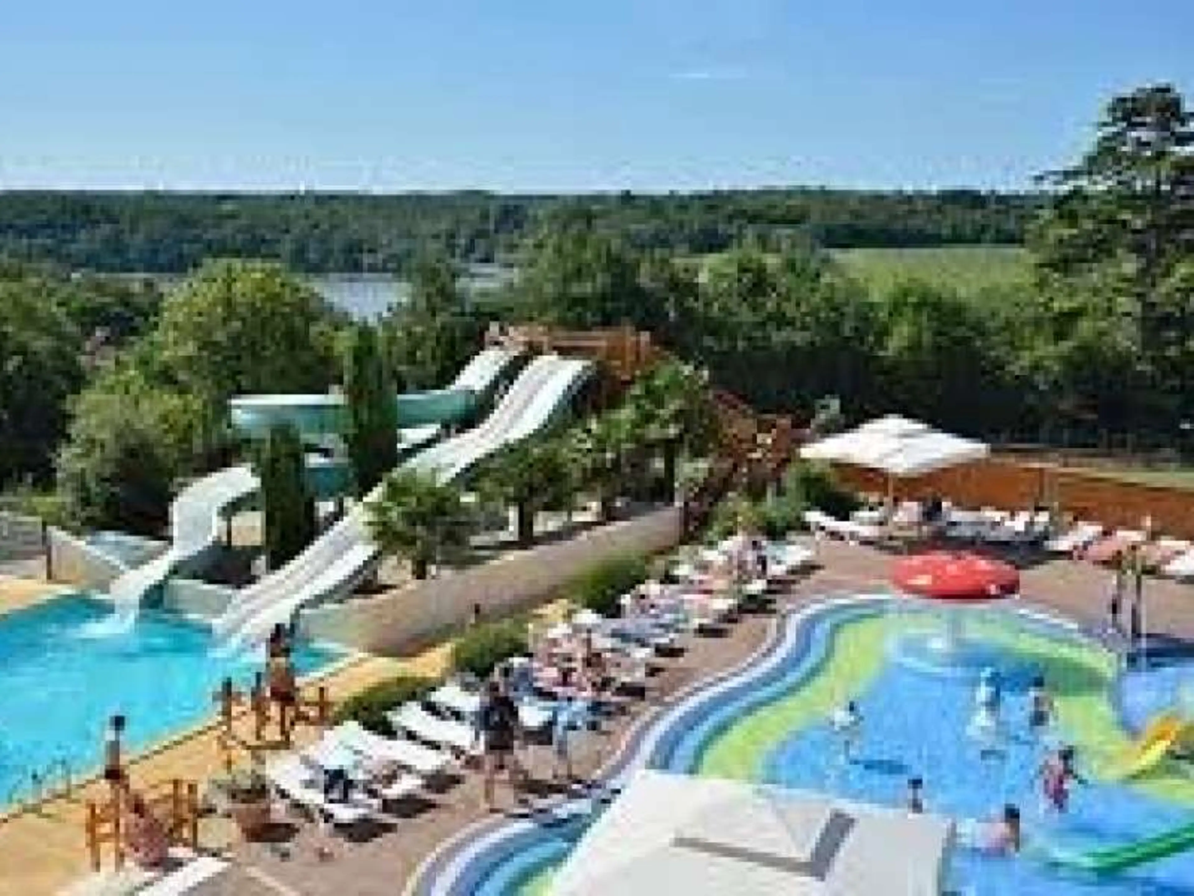 Camping Le Château de Poinsouze/les Castels carousel-image-2