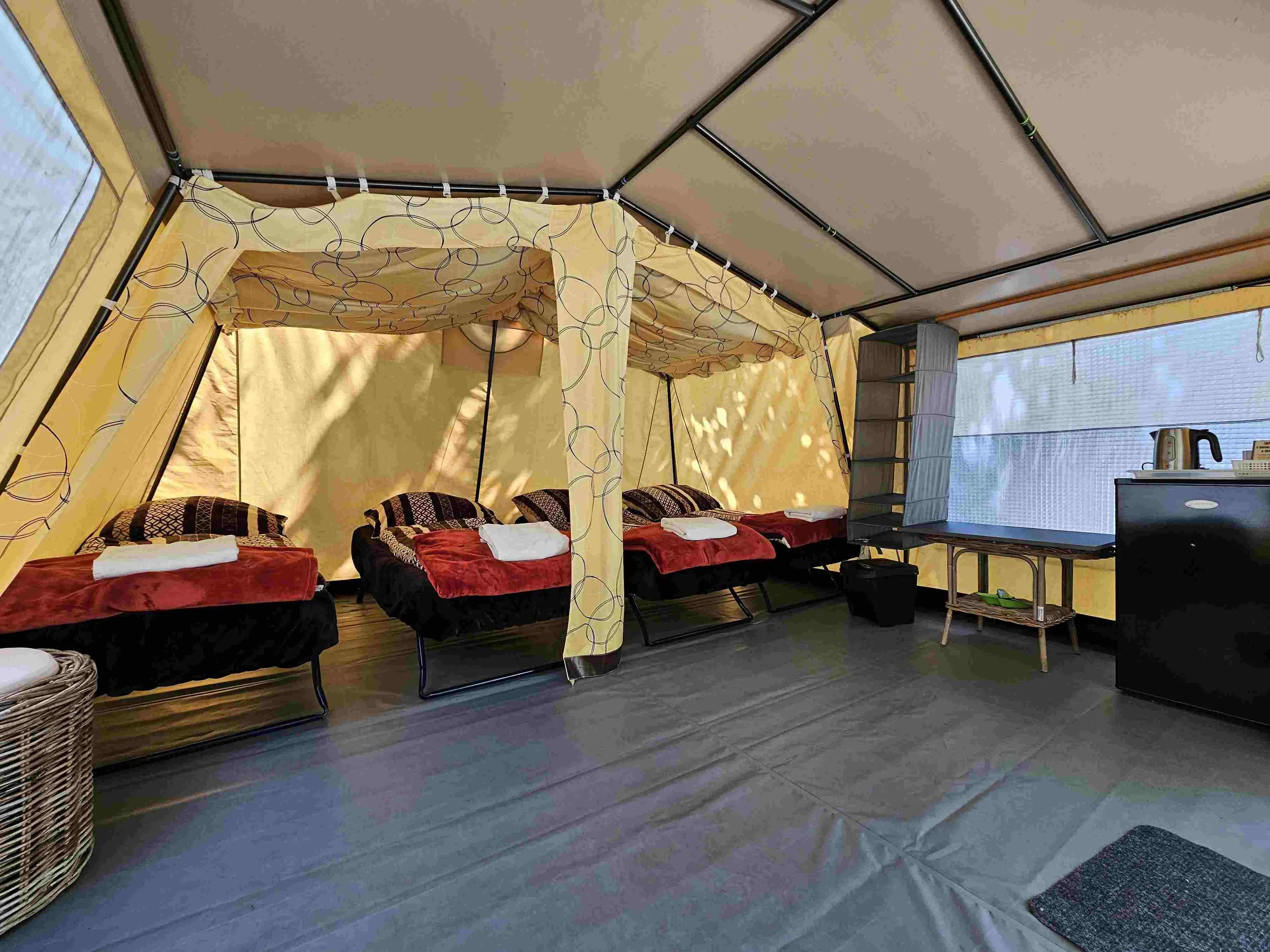 SAFARI PARK carousel-image-20