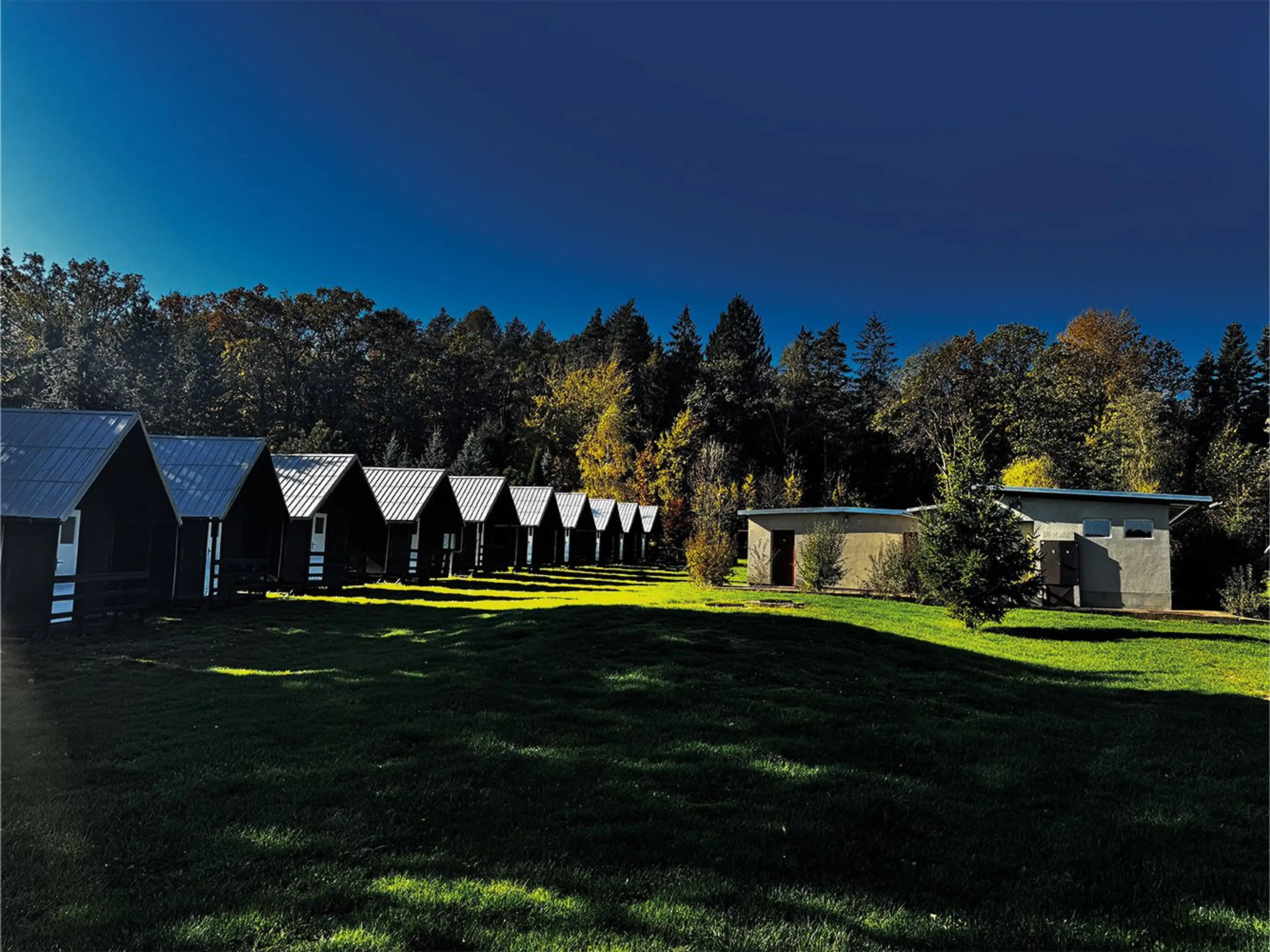 Kemp Dachova carousel-image-8