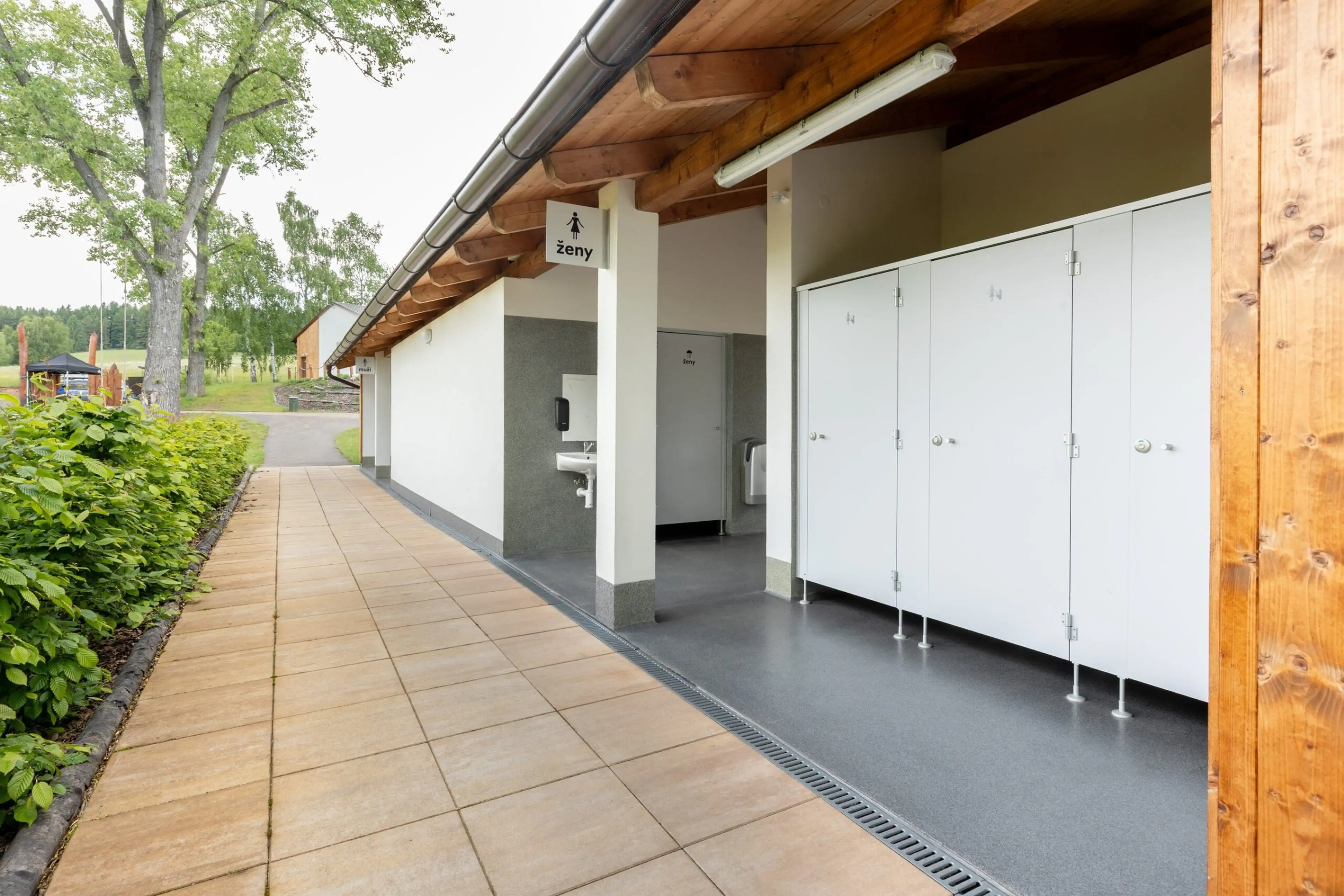 Kemp a rekreační areál KOUPÁLO Janovičky carousel-image-8