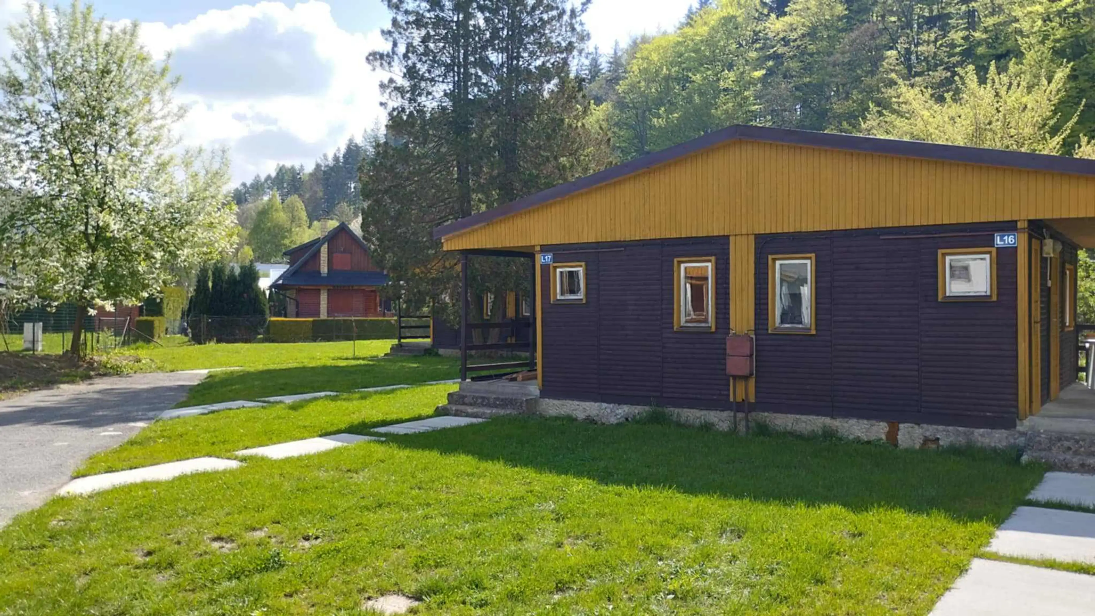 Camp Sport carousel-image-11