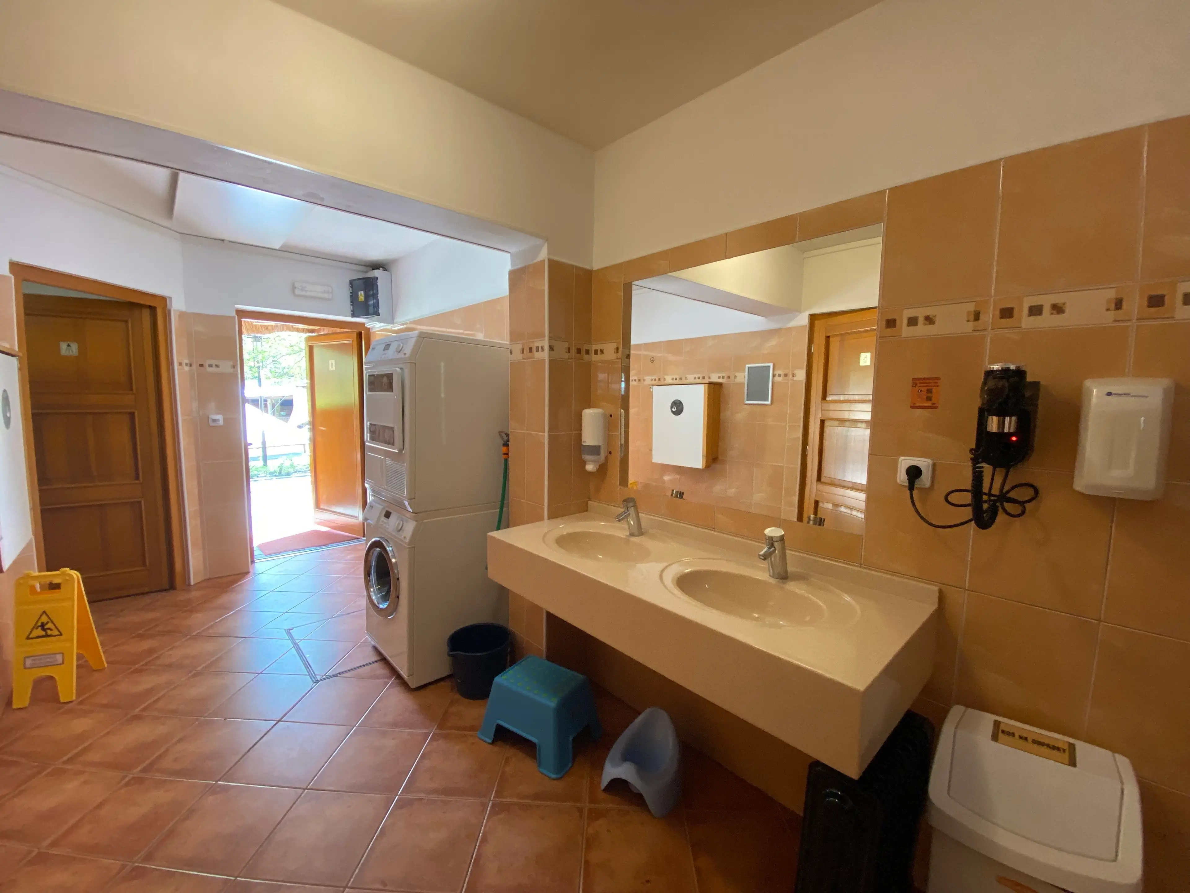 SAFARI PARK carousel-image-21