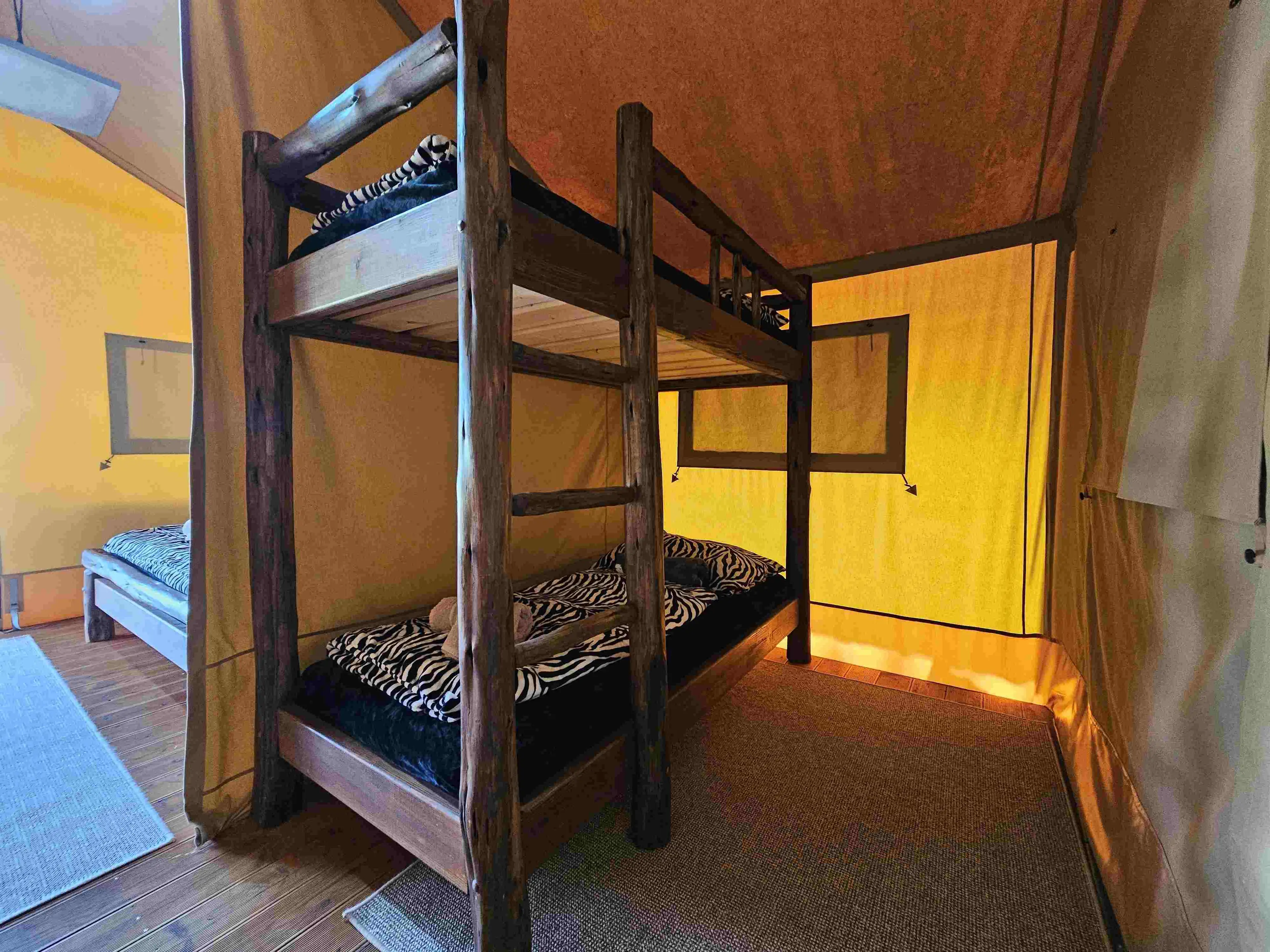 SAFARI PARK carousel-image-15