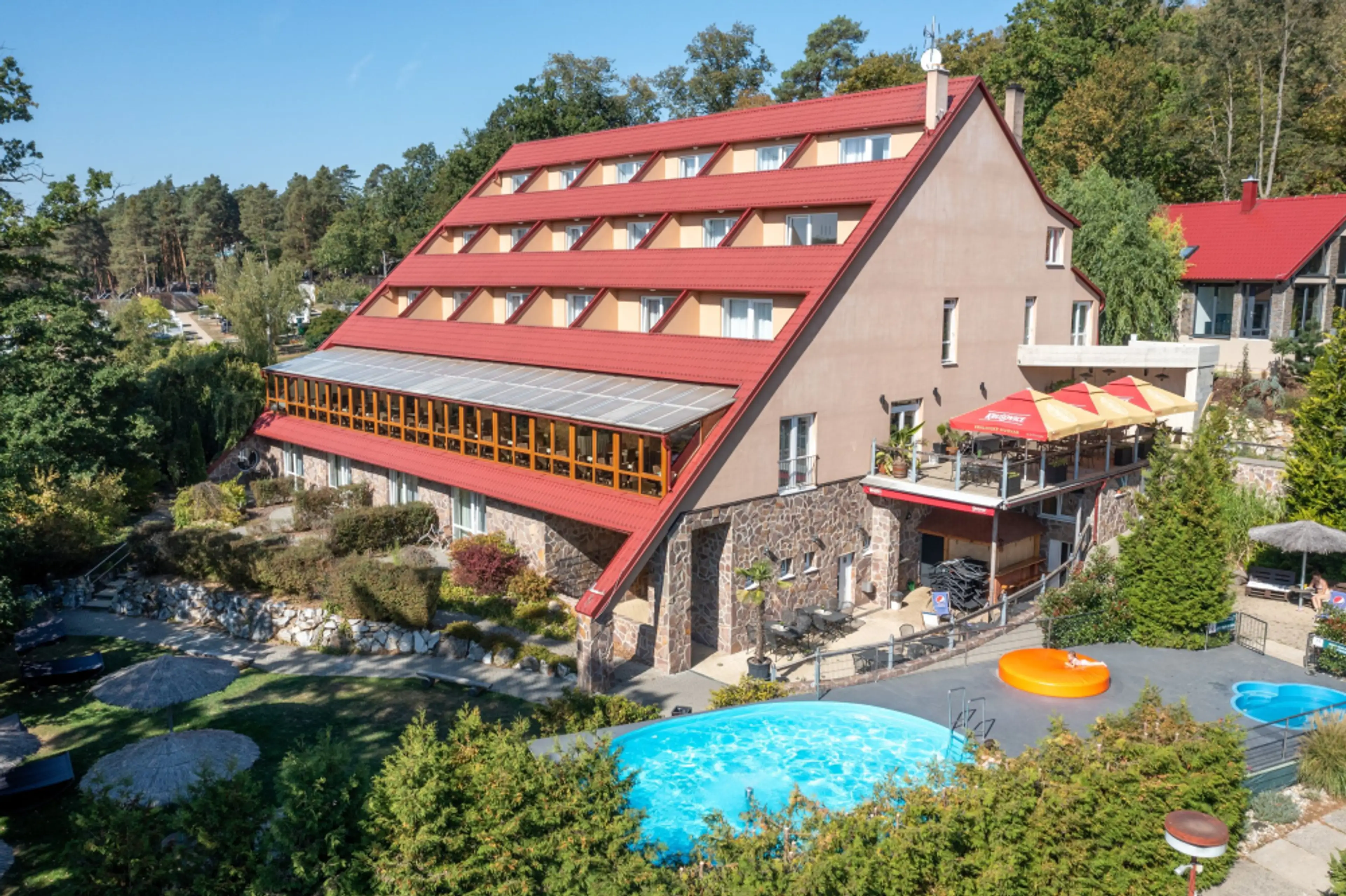 Resort M - Vranovská přehrada carousel-image-1