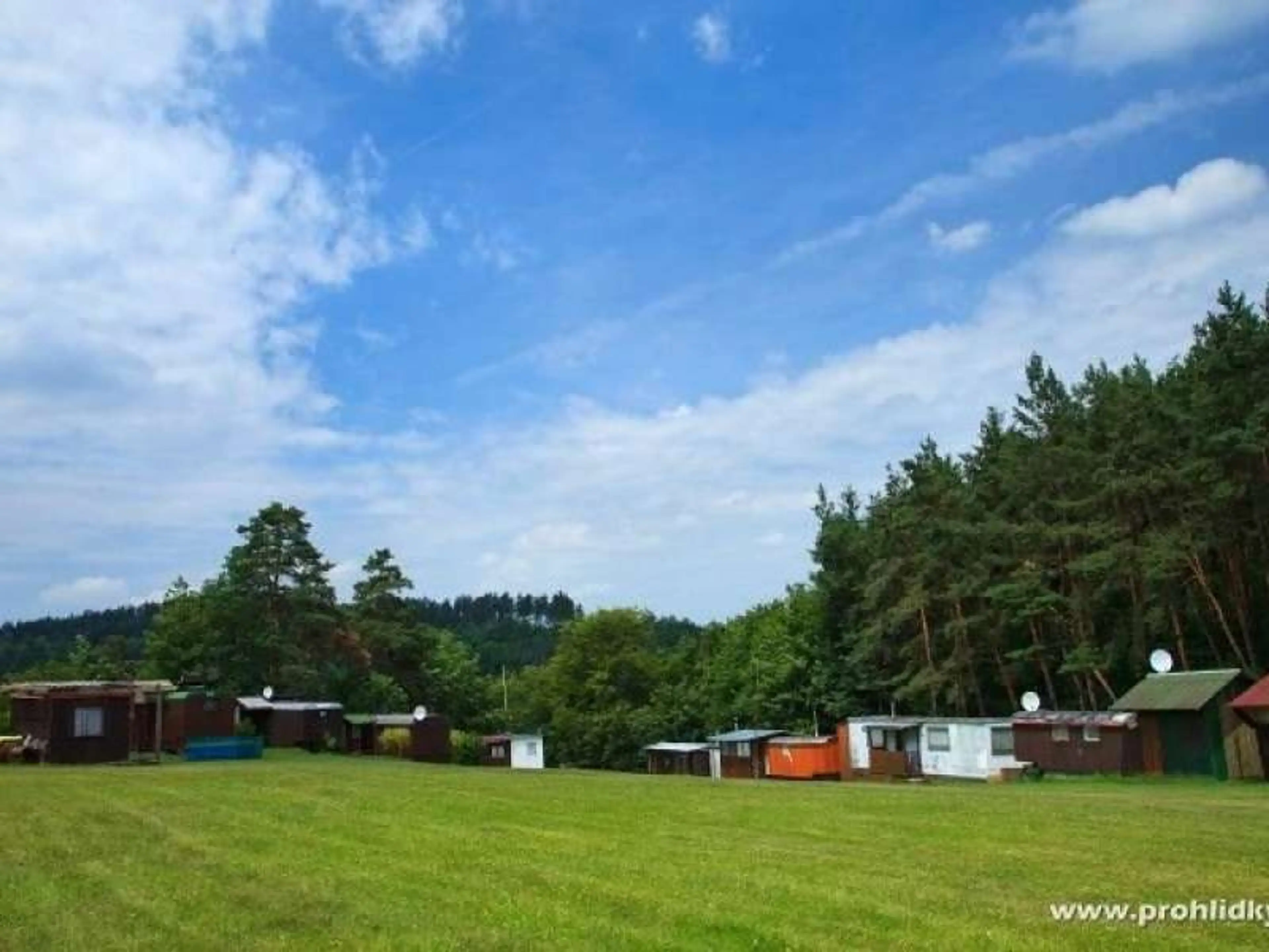 Autocamp Wilsonka na Dalešické přehradě carousel-image-21