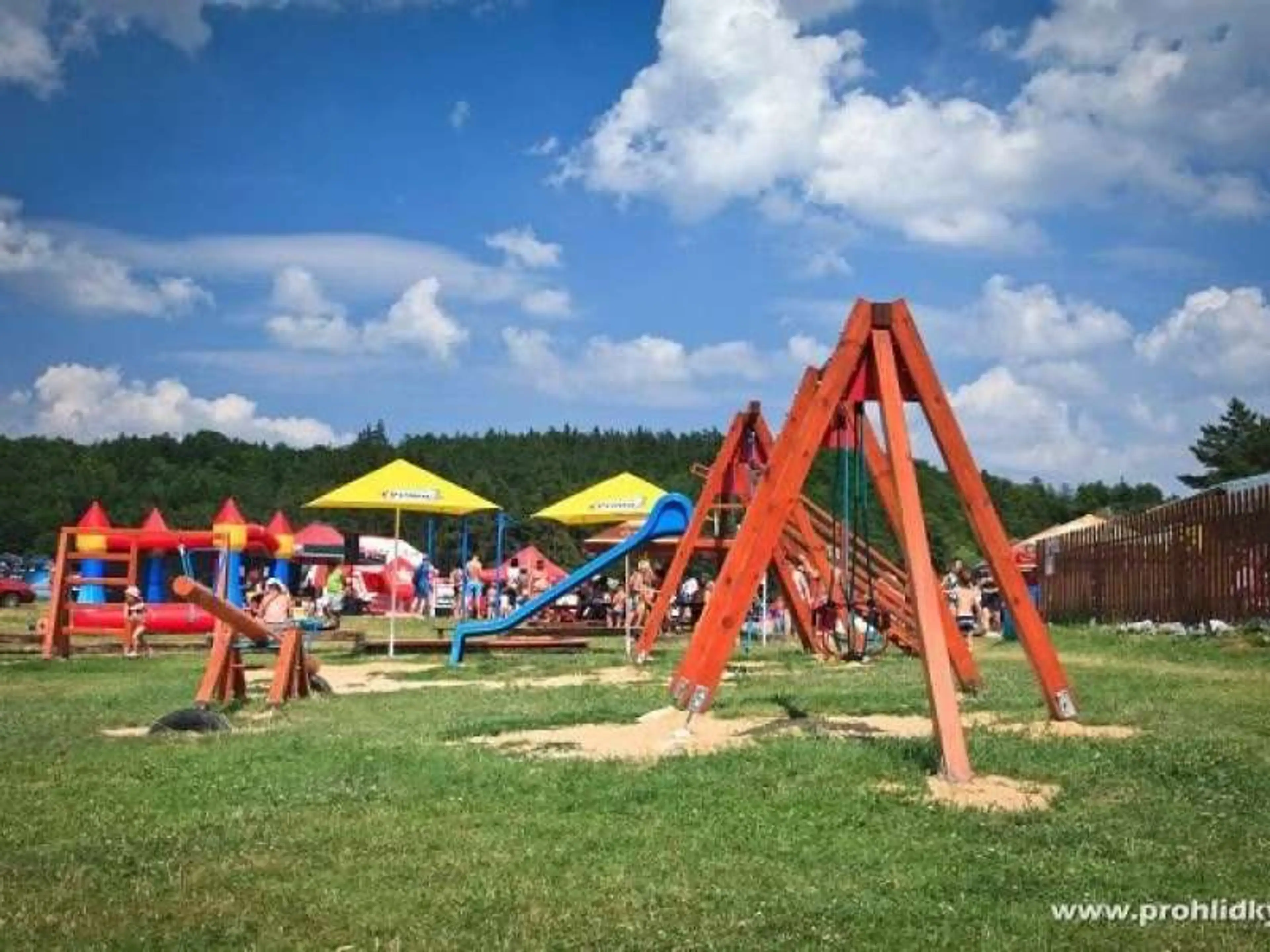 Autocamp Wilsonka na Dalešické přehradě carousel-image-11