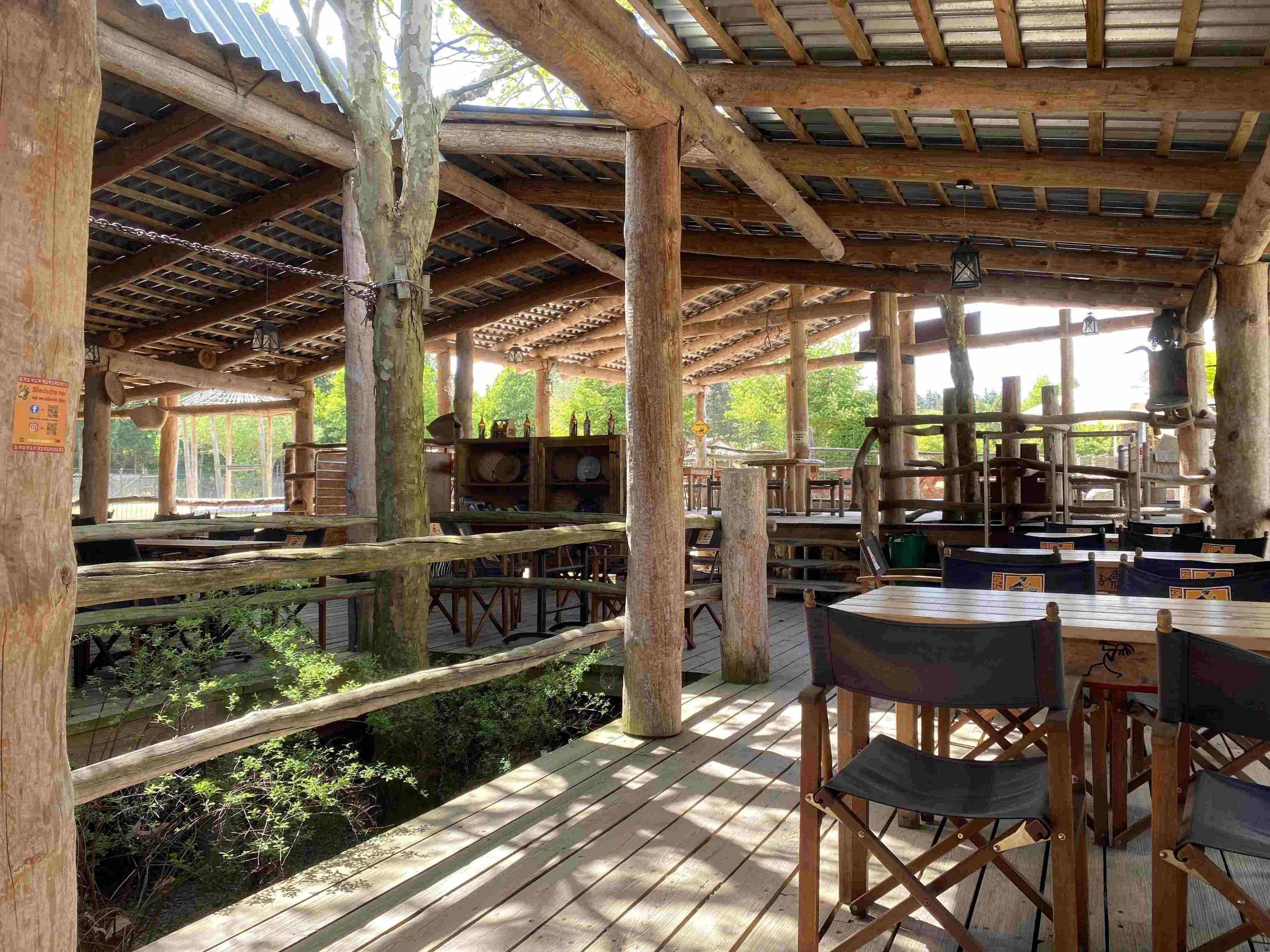 SAFARI PARK carousel-image-9