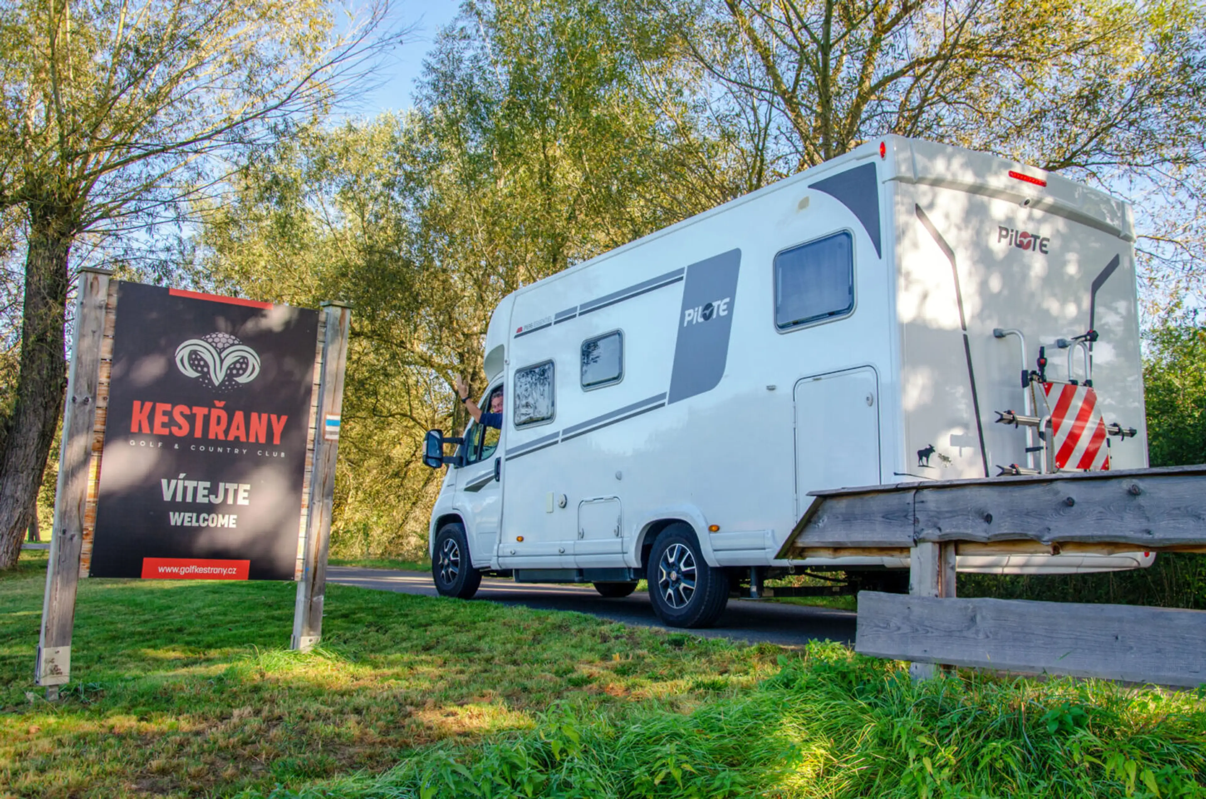 KARAVANOVÉ STÁNÍ V KESTŘANY GOLF & COUNTRY CLUBU carousel-image-3